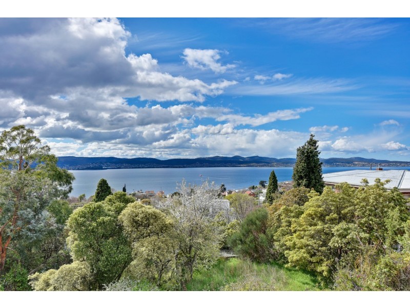 Villa 2 36 Red Chapel Avenue, Sandy Bay TAS 7005