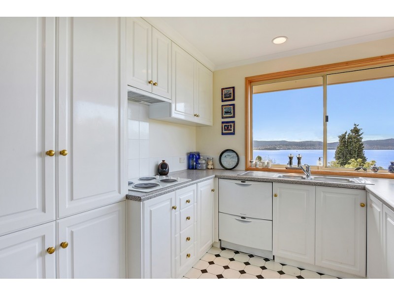 Villa 2 36 Red Chapel Avenue, Sandy Bay TAS 7005