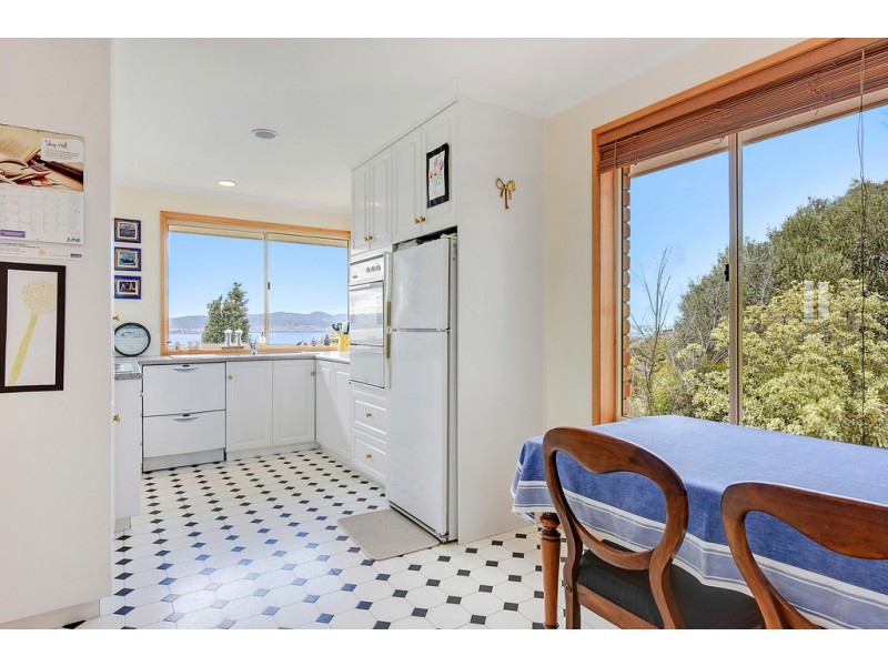 Villa 2 36 Red Chapel Avenue, Sandy Bay TAS 7005