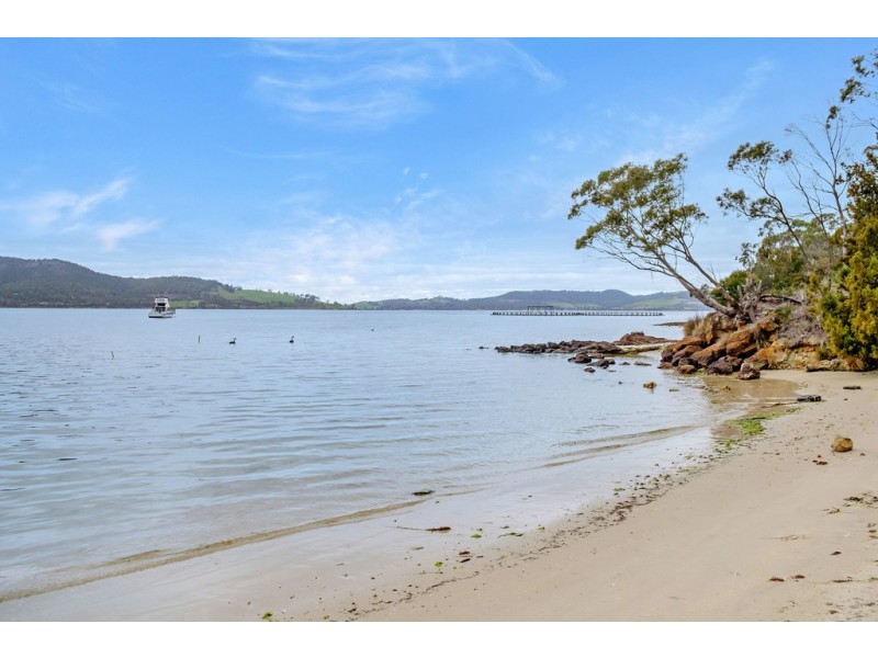 22 Staff Road, Electrona TAS 7054