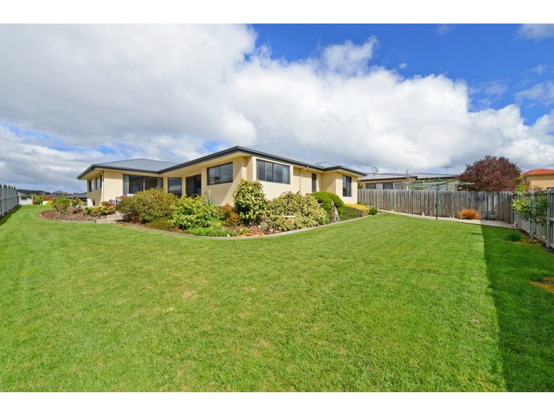 14 Queens Parade, Kingston TAS 7050