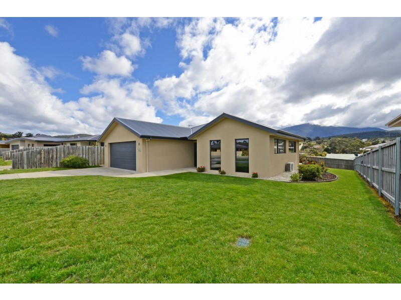 14 Queens Parade, Kingston TAS 7050