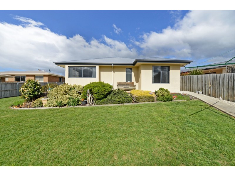 14 Queens Parade, Kingston TAS 7050