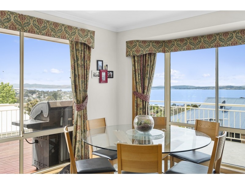31 Sandra Drive, Blackmans Bay TAS 7052