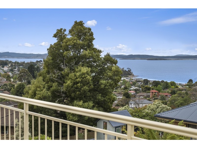 31 Sandra Drive, Blackmans Bay TAS 7052