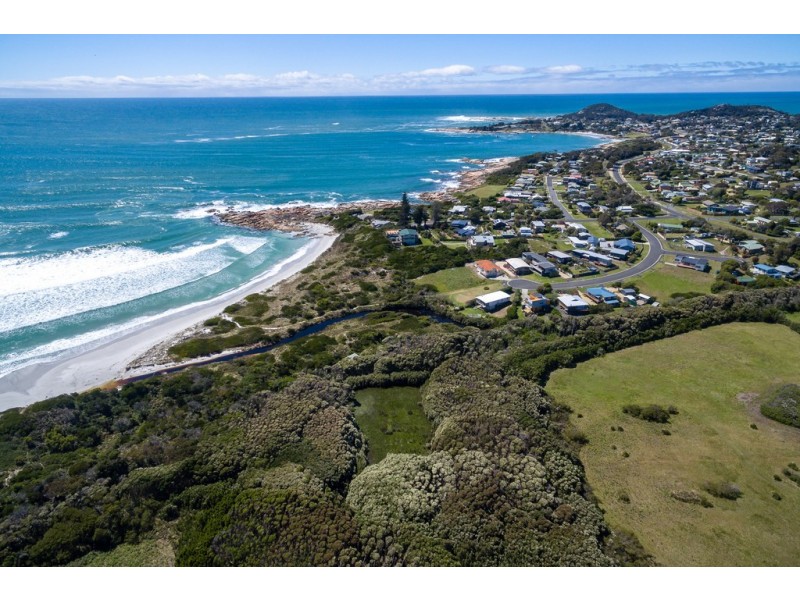Redbill – 39 Tasman Highway, Bicheno TAS 7215