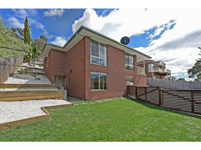 2/64 Coolamon Road, Taroona TAS 7053