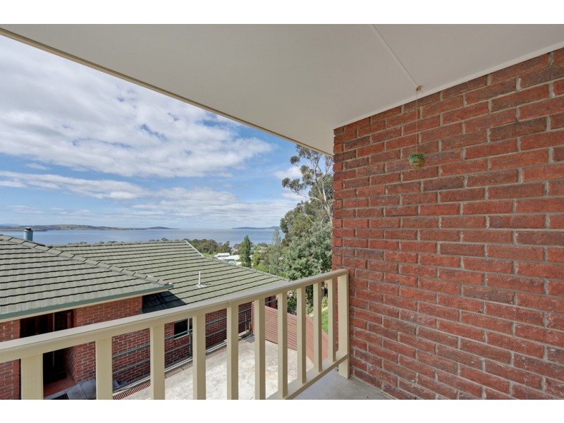 2/64 Coolamon Road, Taroona TAS 7053