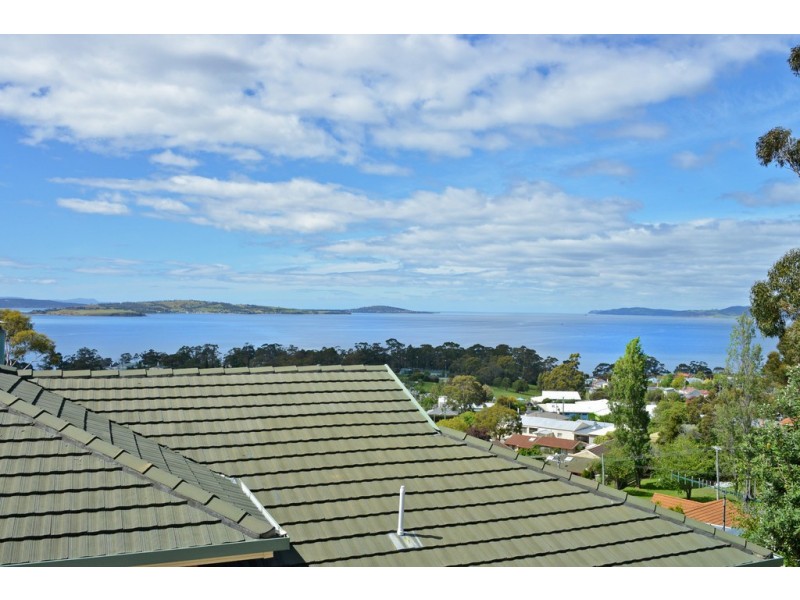 2/64 Coolamon Road, Taroona TAS 7053