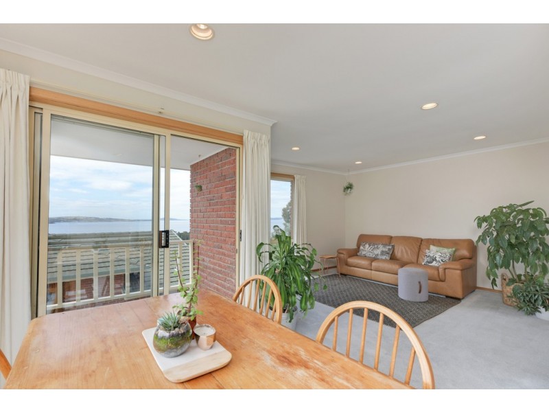 2/64 Coolamon Road, Taroona TAS 7053