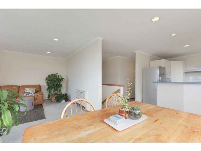 2/64 Coolamon Road, Taroona TAS 7053