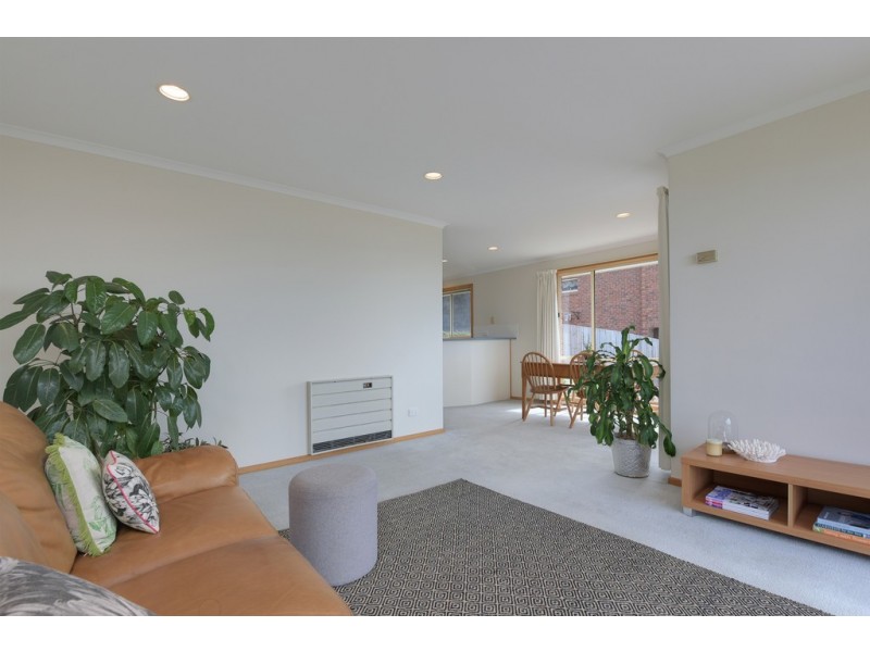 2/64 Coolamon Road, Taroona TAS 7053