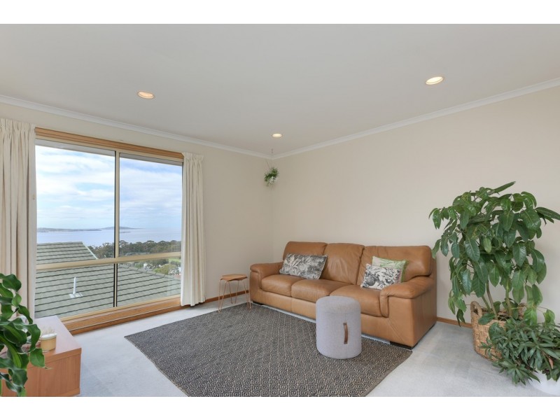 2/64 Coolamon Road, Taroona TAS 7053