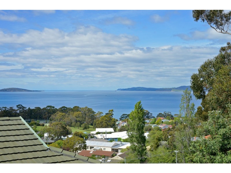 2/64 Coolamon Road, Taroona TAS 7053