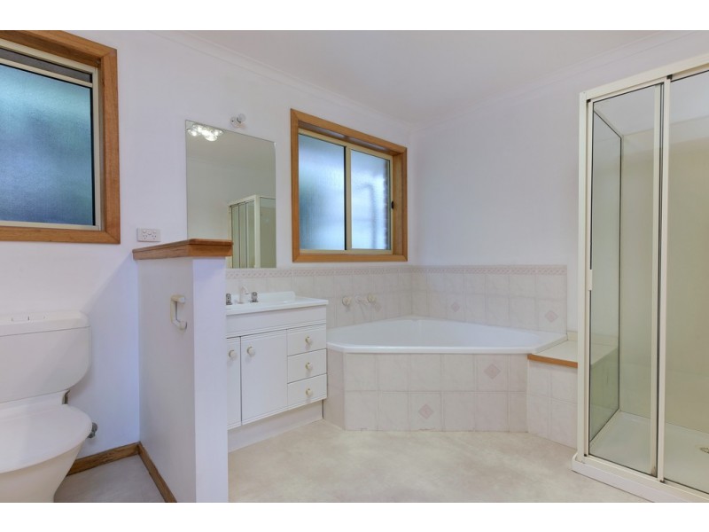 2/64 Coolamon Road, Taroona TAS 7053
