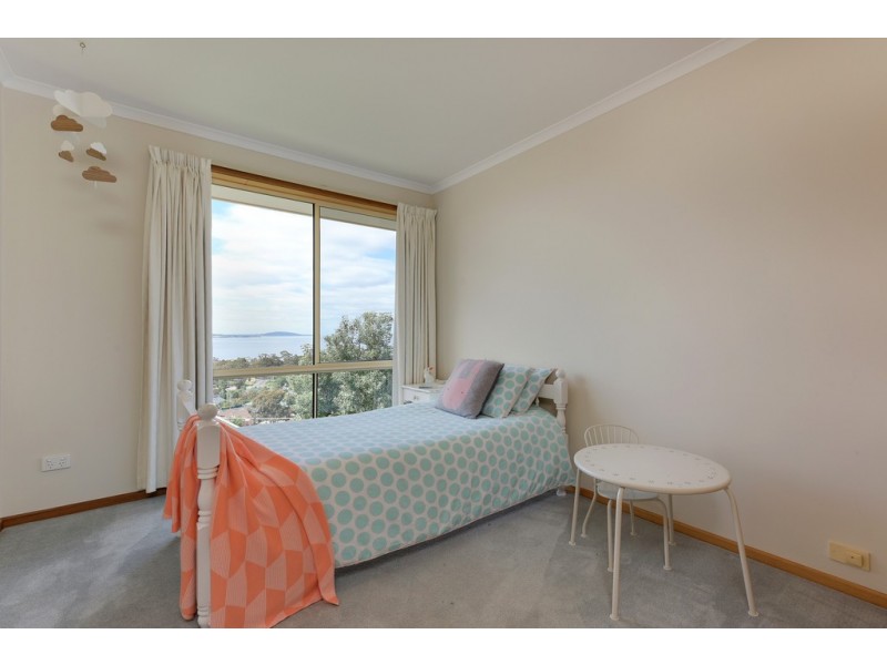 2/64 Coolamon Road, Taroona TAS 7053