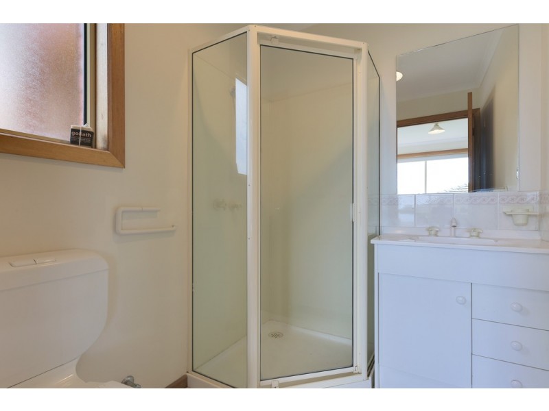 2/64 Coolamon Road, Taroona TAS 7053