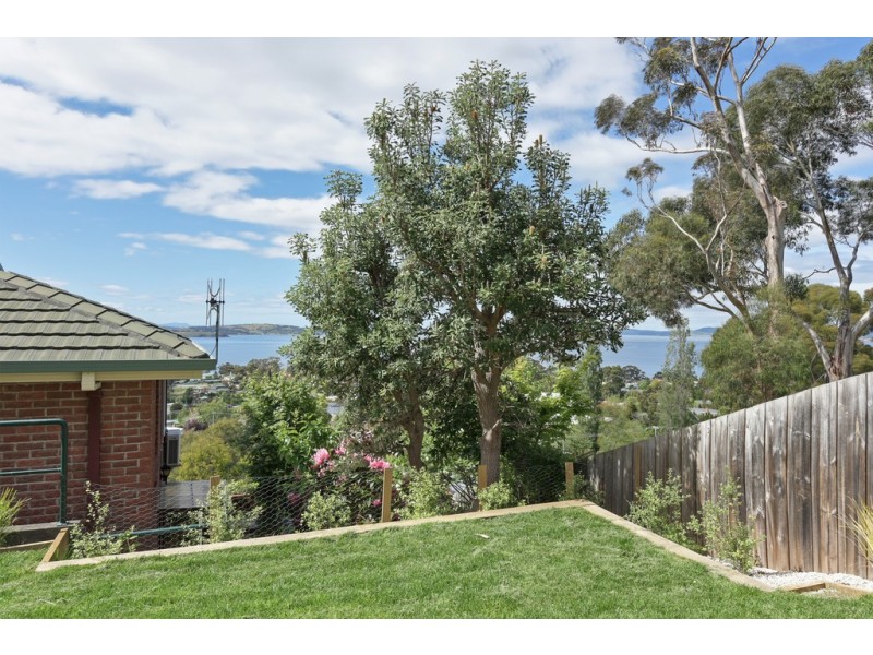 2/64 Coolamon Road, Taroona TAS 7053
