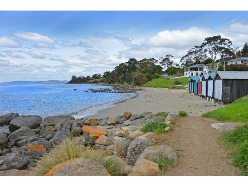 2/64 Coolamon Road, Taroona TAS 7053