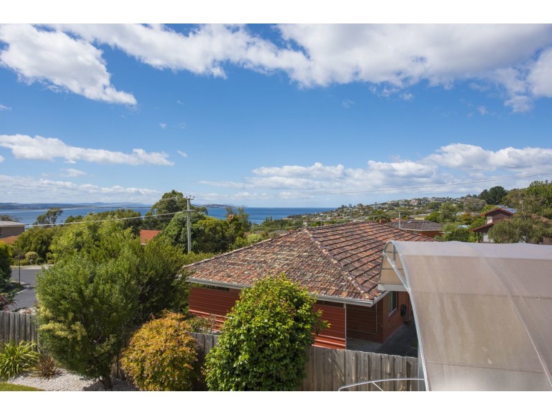 5 Taroo Court, Blackmans Bay TAS 7052