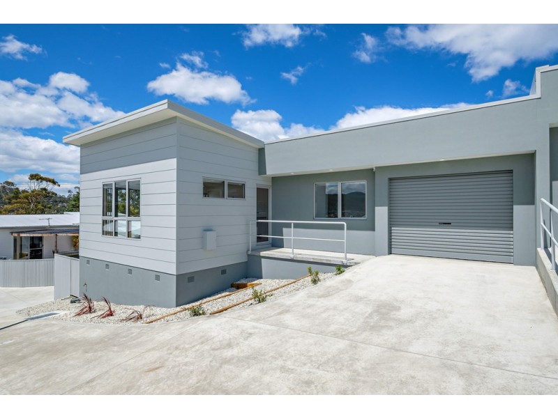 Unit 2 68 Auburn Road, Kingston Beach TAS 7050