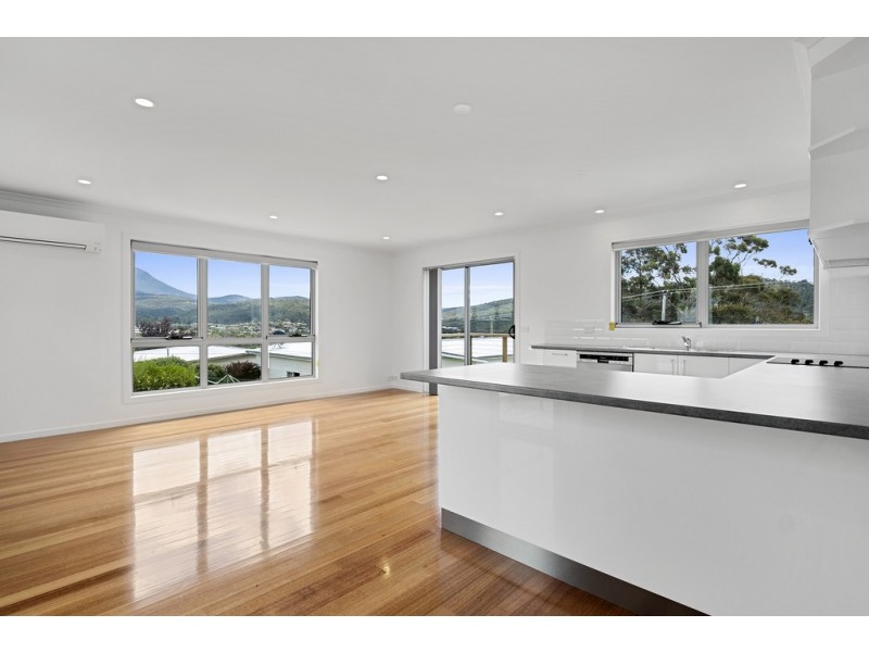 Unit 2 68 Auburn Road, Kingston Beach TAS 7050
