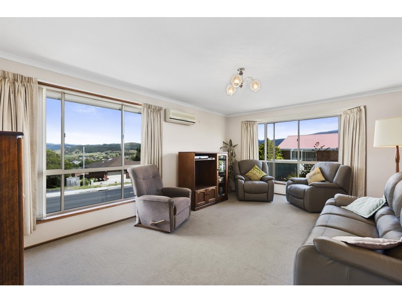 2/96 Redwood Road, Kingston TAS 7050