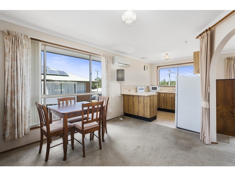 2/96 Redwood Road, Kingston TAS 7050