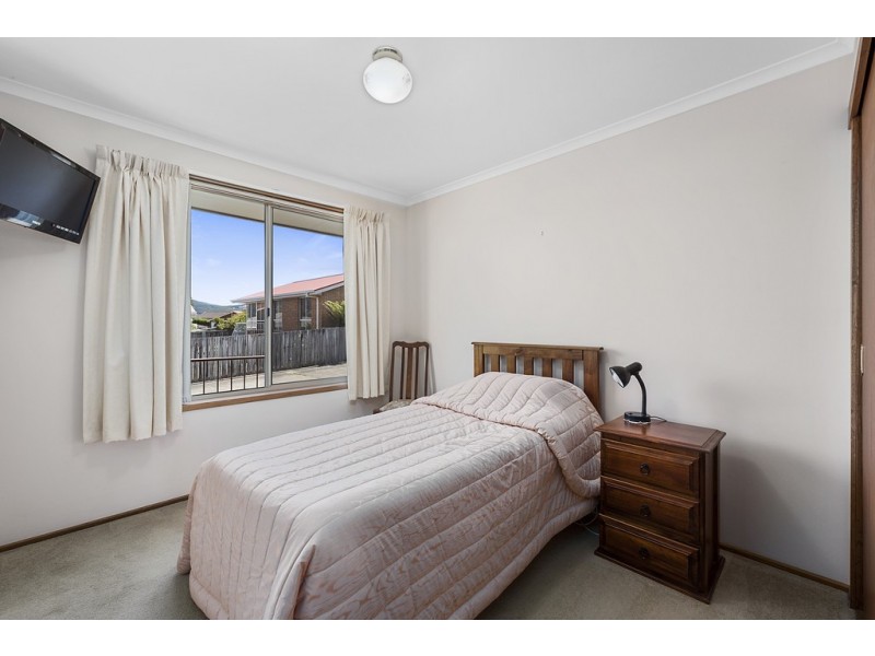 2/96 Redwood Road, Kingston TAS 7050