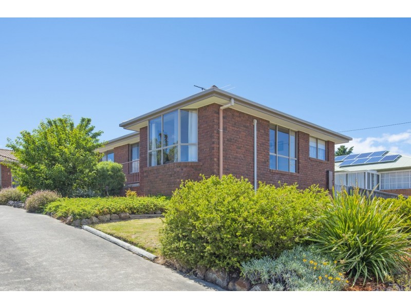2/96 Redwood Road, Kingston TAS 7050