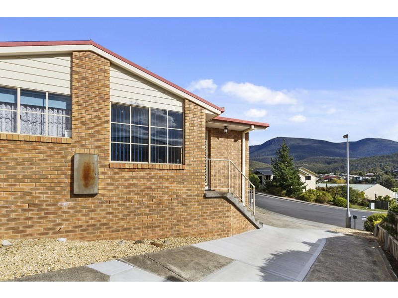 1/38 Cuthbertson Place, Lenah Valley TAS 7008