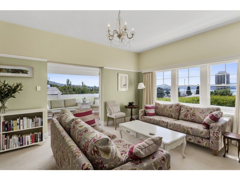 1 Ilfracombe Crescent, Sandy Bay TAS 7005