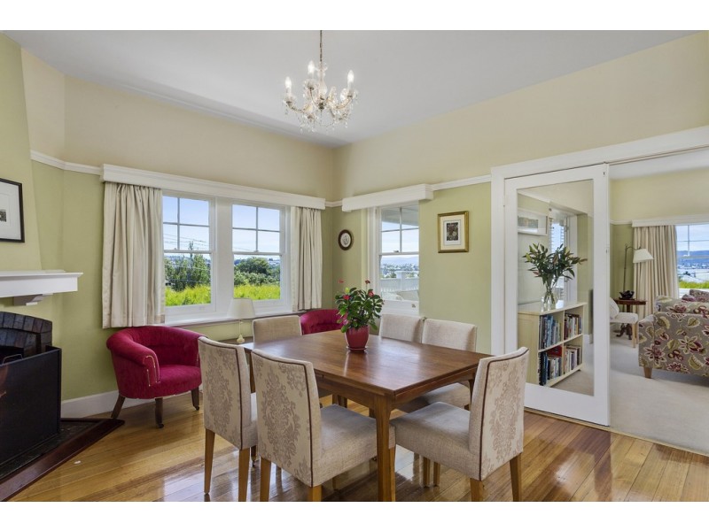 1 Ilfracombe Crescent, Sandy Bay TAS 7005