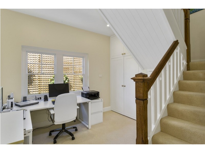 1 Ilfracombe Crescent, Sandy Bay TAS 7005