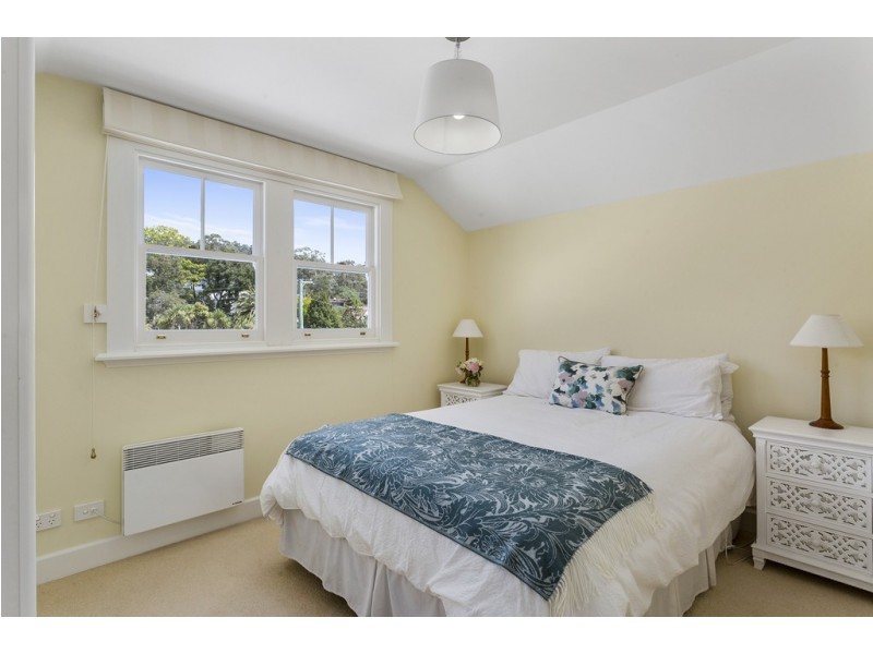 1 Ilfracombe Crescent, Sandy Bay TAS 7005