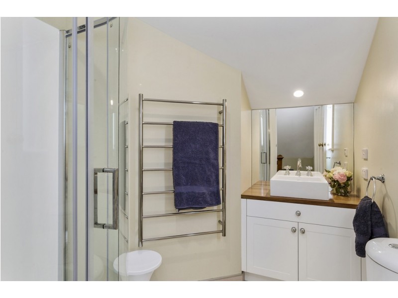 1 Ilfracombe Crescent, Sandy Bay TAS 7005