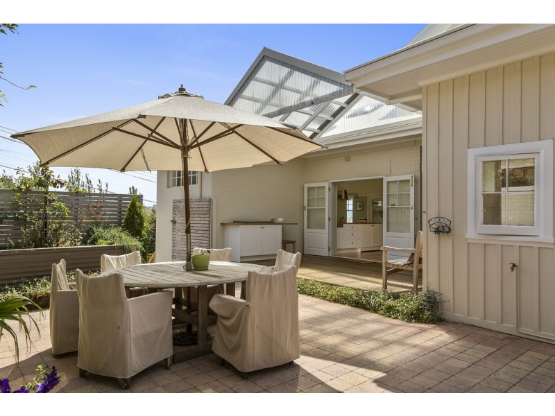 1 Ilfracombe Crescent, Sandy Bay TAS 7005