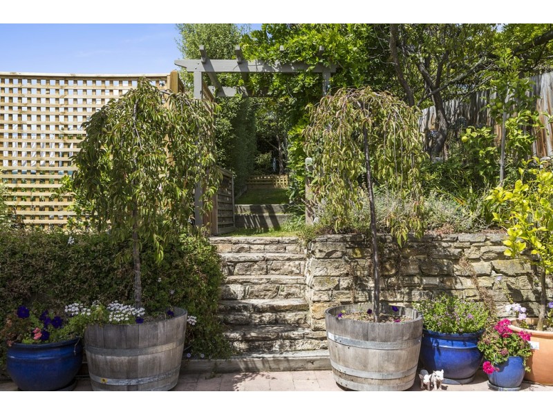 1 Ilfracombe Crescent, Sandy Bay TAS 7005