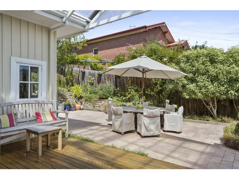 1 Ilfracombe Crescent, Sandy Bay TAS 7005