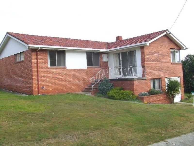 35 Henley Street, Lindisfarne TAS 7015