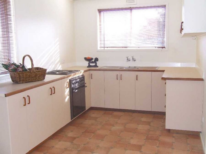 35 Henley Street, Lindisfarne TAS 7015