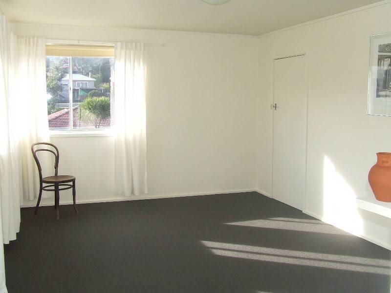 35 Henley Street, Lindisfarne TAS 7015
