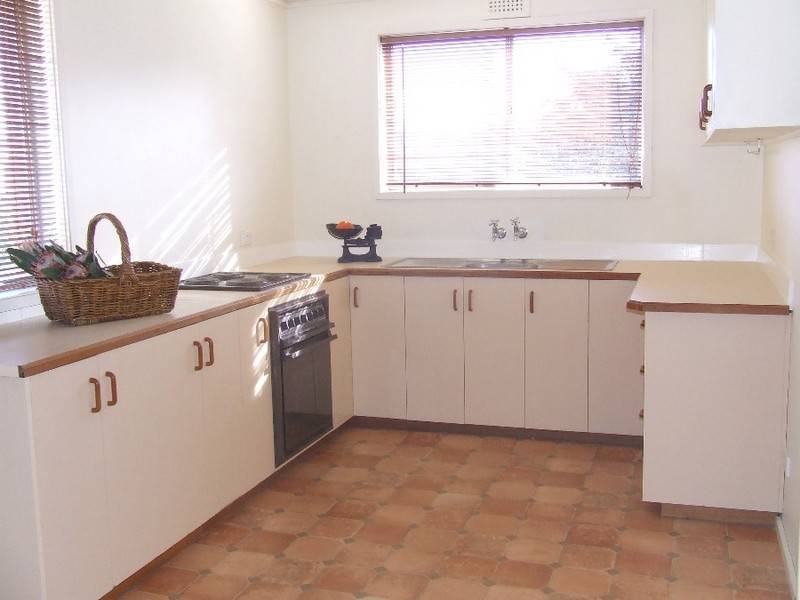 35 Henley Street, Lindisfarne TAS 7015