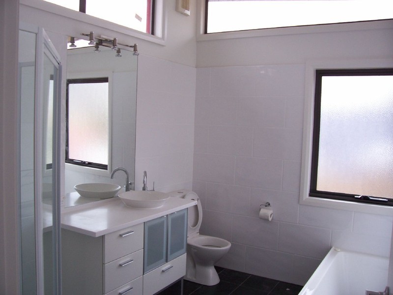 2/360 Carella Street, Tranmere TAS 7018