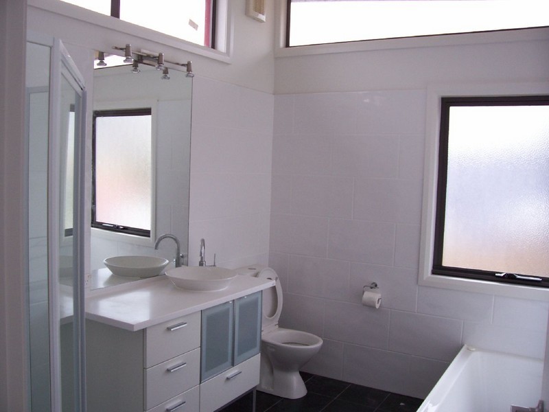 2/360 Carella Street, Tranmere TAS 7018