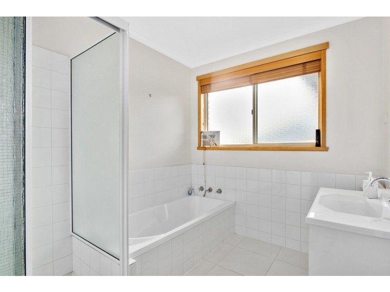 2/14 Grevillea Way, Kingston TAS 7050