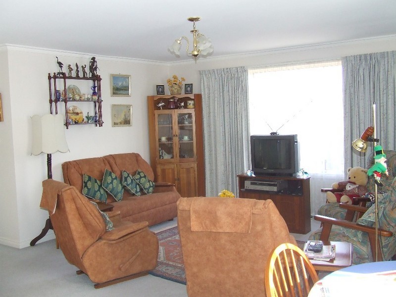 4/10 Lowelly Road, Lindisfarne TAS 7015
