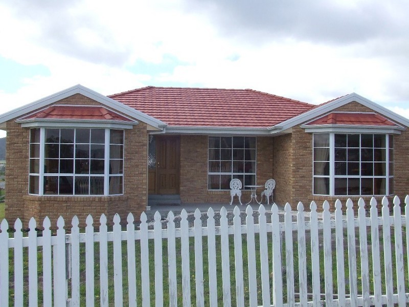 1 Buckingham Drive, Howrah TAS 7018