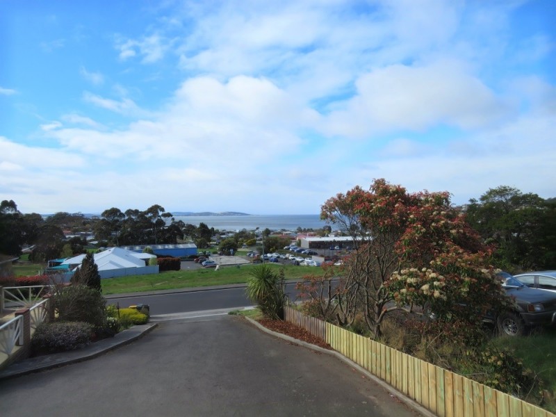 2/10 Opal Drive, Blackmans Bay TAS 7052