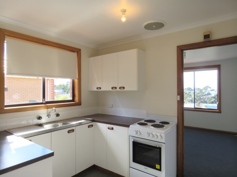 2/10 Opal Drive, Blackmans Bay TAS 7052